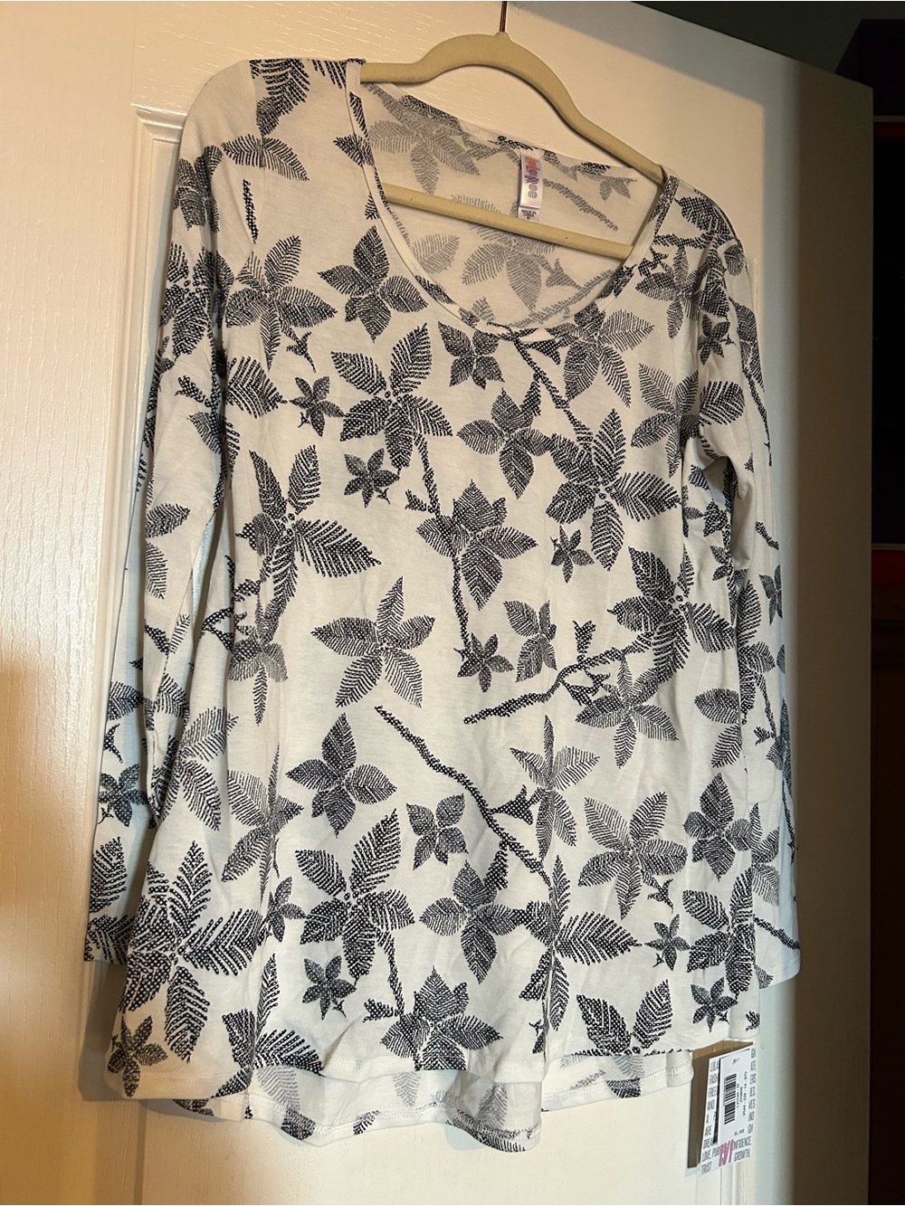LuLaRoe Lynnae Long Sleeve Tee Floral Print Medium